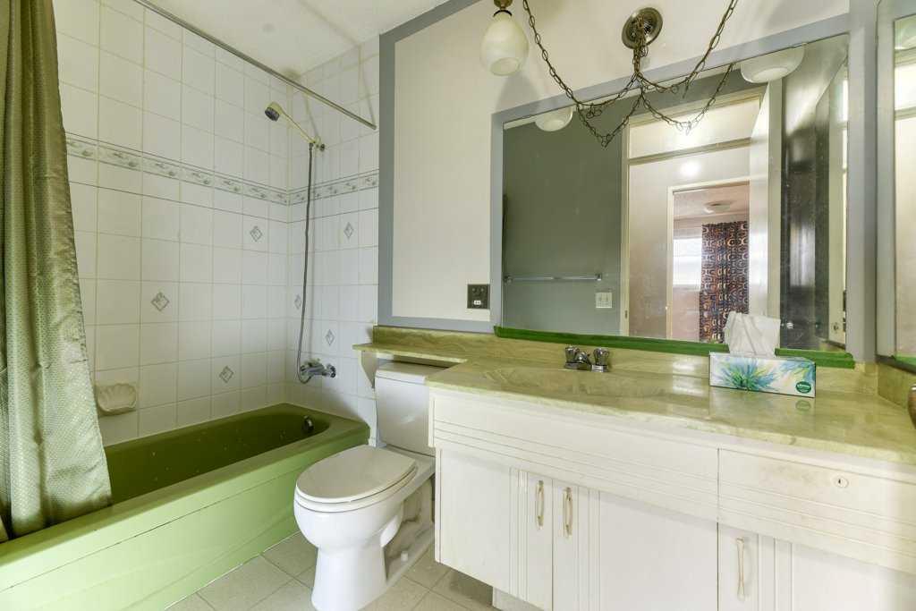 Main Bathroom — before